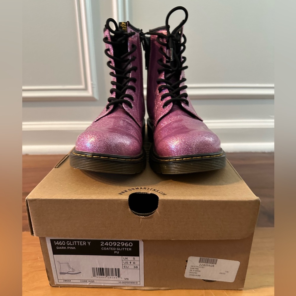 New with box Girls DR MARTENS lace up boots